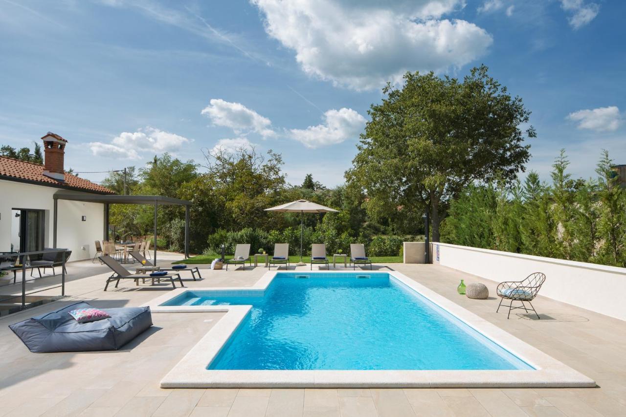 Villa Del Sol With Large Garden Perfect For Families Labin  Exterior foto